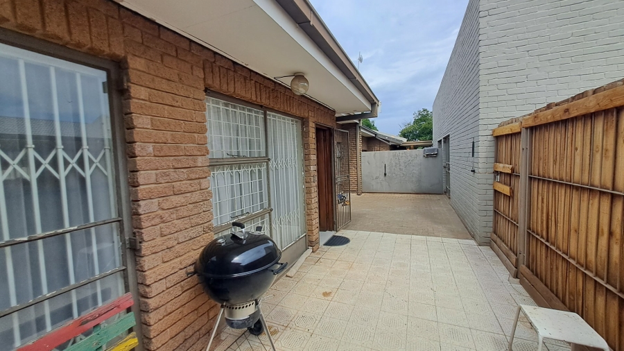 2 Bedroom Property for Sale in Langenhovenpark Free State